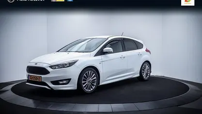 Wit Occasion 2018 Ford Focus ST-Line Hatchback | € 12.750 (Goede deal)