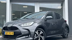 Grijs, metallic lak Gebruikt 2024 Toyota Yaris Hybrid Edition Hatchback | € 25.250 (Eerlijke prijs)