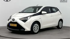 Wit Gebruikt 2019 Toyota Aygo X-play Hatchback | € 11.950 (Eerlijke prijs)