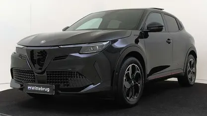 Zwart Occasion 2025 Alfa Romeo Junior Edizione Speciale SUV | € 33.925 (Eerlijke prijs)