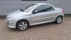 Grijs Gebruikt 2005 Peugeot 206 CC Cabriolet | € 2.445 (Eerlijke prijs)
