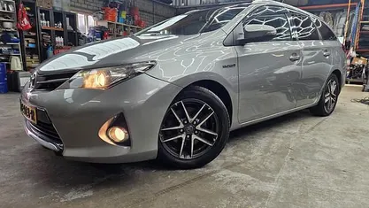 Grijs (metallic) Occasion 2015 Toyota Auris Touring Sports Stationwagen | € 11.400 (Eerlijke prijs)