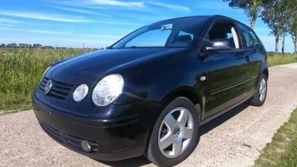 Zwart Gebruikt 2005 VW Polo Coupé | € 1.800 (Eerlijke prijs)