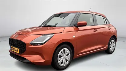 Oranje Occasion 2024 Suzuki Swift Comfort Hatchback | € 18.950 (Eerlijke prijs)