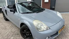 Grijs, metallic lak Gebruikt 2004 Toyota MR2 Cabriolet | € 8.999 (Eerlijke prijs)