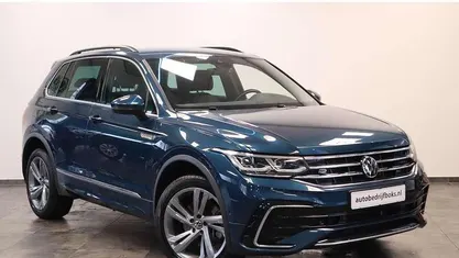Blauw (metallic) Gebruikt 2022 VW Tiguan Business SUV | € 33.740 (Eerlijke prijs)