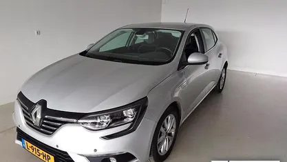 Grijs Gebruikt 2018 Renault Mégane IV LIMITED Hatchback | € 11.330 (Eerlijke prijs)