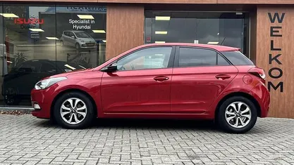 Rood Occasion 2018 Hyundai i20 Premium Hatchback | € 10.450 (Eerlijke prijs)