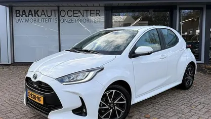 Wit Gebruikt 2024 Toyota Yaris Hybrid Hatchback | € 22.950 (Eerlijke prijs)