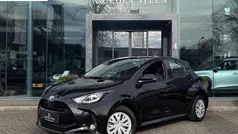 Zwart Gebruikt 2024 Toyota Yaris Hybrid Active Hatchback | € 22.745 (Eerlijke prijs)