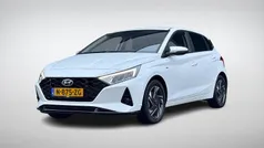 Wit Gebruikt 2022 Hyundai i20 Premium Hatchback | € 21.689 (Eerlijke prijs)