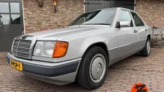 Grijs Gebruikt 1993 Mercedes E250 Sedan | € 5.950