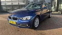 Blauw (metallic) Gebruikt 2017 BMW 320 Executive Stationwagen | € 16.950 (Super prijs)
