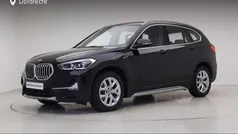 Saphirschwarz metallic (zwart metallic) Gebruikt 2021 BMW X1 Comfort Edition SUV | € 31.895 (Goede deal)