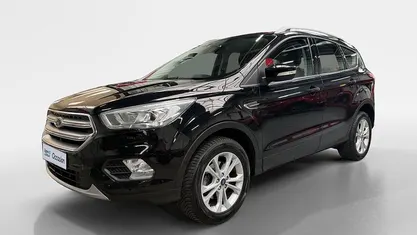 Absolute black (pnzat) Occasion 2017 Ford Kuga Titanium SUV | € 15.490 (Eerlijke prijs)