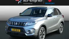 Grijs Gebruikt 2023 Suzuki Vitara Style SUV | € 25.425 (Eerlijke prijs)