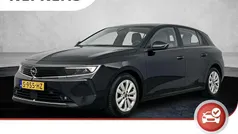 Zwart Gebruikt 2023 Opel Astra Edition Hatchback | € 20.925 (Eerlijke prijs)