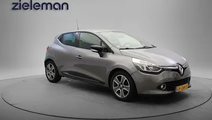 Grijs Occasion 2015 Renault Clio IV Hatchback | € 5.845 (Goede deal)