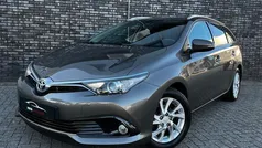 , metallic lak Gebruikt 2017 Toyota Auris Touring Sports Stationwagen | € 15.400 (Goede deal)