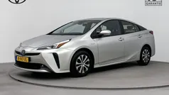 Licht grijs metallic Gebruikt 2021 Toyota Prius Hatchback | € 27.445 (Eerlijke prijs)