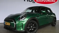 Groen, metallic lak Gebruikt 2021 Mini ONE Business Hatchback | € 17.940 (Eerlijke prijs)