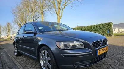 Grijs Gebruikt 2004 Volvo S40 Kinetic Sedan | € 1.699 (Eerlijke prijs)