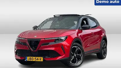 Rood Gebruikt 2025 Alfa Romeo Junior Edizione Speciale SUV | € 34.750 (Super prijs)