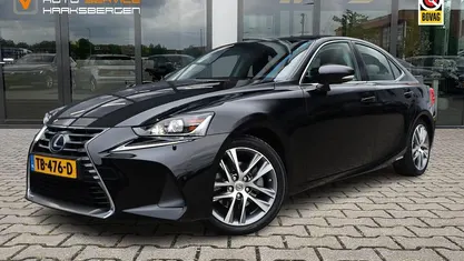 Zwart Gebruikt 2018 Lexus IS300h Business Edition Sedan | € 23.900 (Eerlijke prijs)