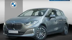 Grijs, metallic lak Gebruikt 2025 BMW 225 Active Tourer Luxury Line MPV | € 44.900 (Super prijs)