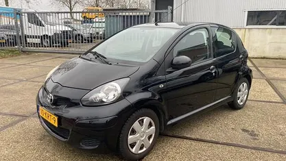 Zwart Gebruikt 2010 Toyota Aygo Comfort Hatchback | € 2.750 (Eerlijke prijs)