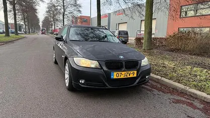Zwart Occasion 2009 BMW 318 Stationwagen | € 4.250 (Eerlijke prijs)