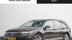 Grijs Gebruikt 2023 VW Passat Business Stationwagen | € 35.695 (Eerlijke prijs)