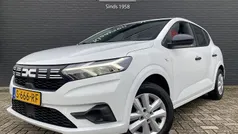 Wit Gebruikt 2023 Dacia Sandero Essentiel Hatchback | € 14.950 (Eerlijke prijs)