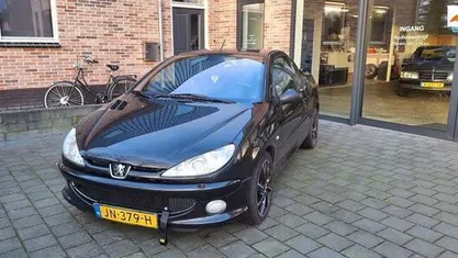 Zwart Gebruikt 2005 Peugeot 206 CC Roland Garros Cabriolet | € 1.499 (Eerlijke prijs)