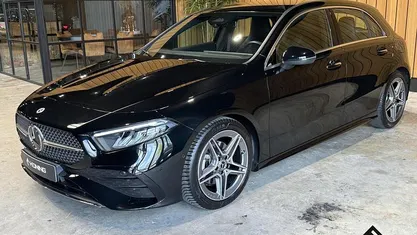 Occasion 2024 Mercedes A180 AMG line Hatchback | € 34.950 (Eerlijke prijs)