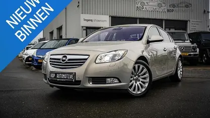 Beige Occasion 2010 Opel Insignia Cosmo Sedan | € 6.999 (Eerlijke prijs)