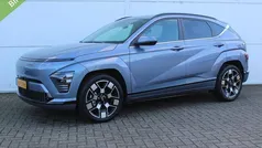 Meta blue (licht blauw) Gebruikt 2025 Hyundai Kona Premium SUV | € 40.835 (Eerlijke prijs)