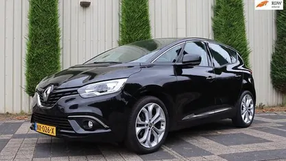 Zwart, metallic lak Occasion 2017 Renault Scénic IV Zen MPV | € 9.475 (Eerlijke prijs)