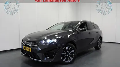 Grijs Gebruikt 2022 Kia Ceed Hatchback | € 24.340 (Eerlijke prijs)