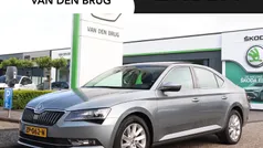 Grijs Gebruikt 2019 Skoda Superb Business Line Hatchback | € 23.695 (Goede deal)