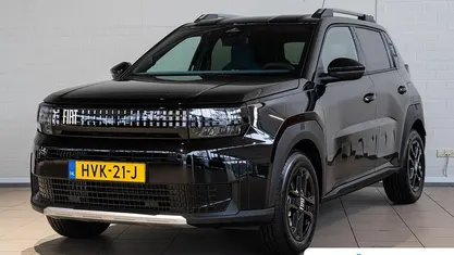 Zwart Occasion 2025 Fiat Grande Panda Icon Hatchback | € 23.245 (Goede deal)