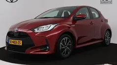 Rood Gebruikt 2021 Toyota Yaris Hybrid Hatchback | € 21.445 (Eerlijke prijs)