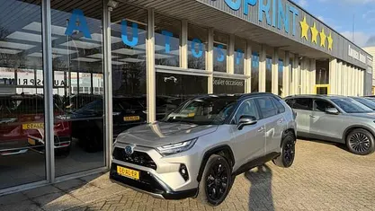 Zilver Gebruikt 2024 Toyota RAV4 Style SUV | € 38.999 (Super prijs)