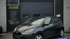 Grijs Gebruikt 2017 Toyota Aygo X-play Hatchback | € 8.250 (Eerlijke prijs)