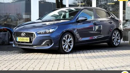 Blauw Occasion 2018 Hyundai i30 Premium Hatchback | € 15.845 (Eerlijke prijs)