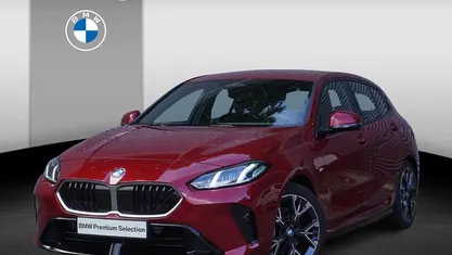 Rood Occasion 2025 BMW 120 M Sport Hatchback | € 35.950 (Eerlijke prijs)