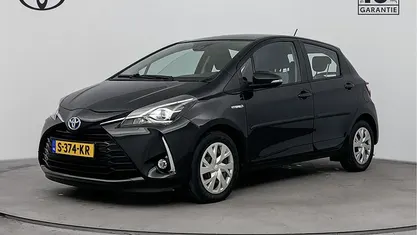 Zwart Gebruikt 2020 Toyota Yaris Hybrid Active Hatchback | € 17.250 (Goede deal)