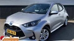 Zilver Gebruikt 2022 Toyota Yaris Hybrid Business Edition Hatchback | € 20.900 (Eerlijke prijs)