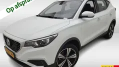 Wit, metallic lak Gebruikt 2021 MG ZS Luxury Sedan | € 16.400 (Eerlijke prijs)