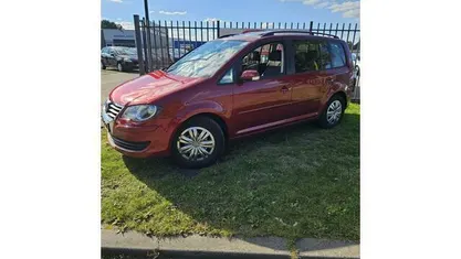 Rood Gebruikt 2007 VW Touran Trendline MPV | € 3.000 (Goede deal)